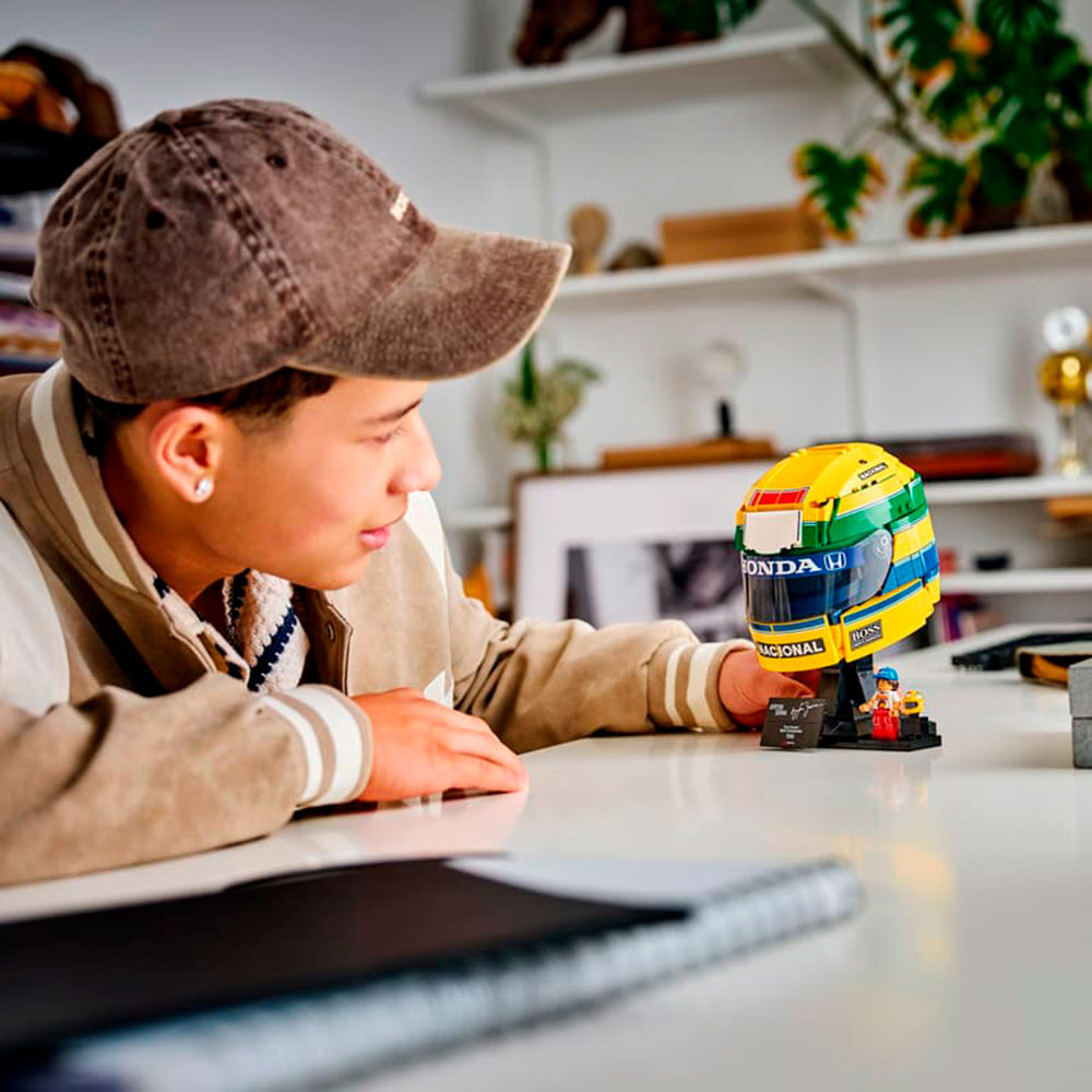 LEGO Editions Casco de Ayrton Senna: Set de Construcción de 931 Piezas con Minifigura - Edad 14+