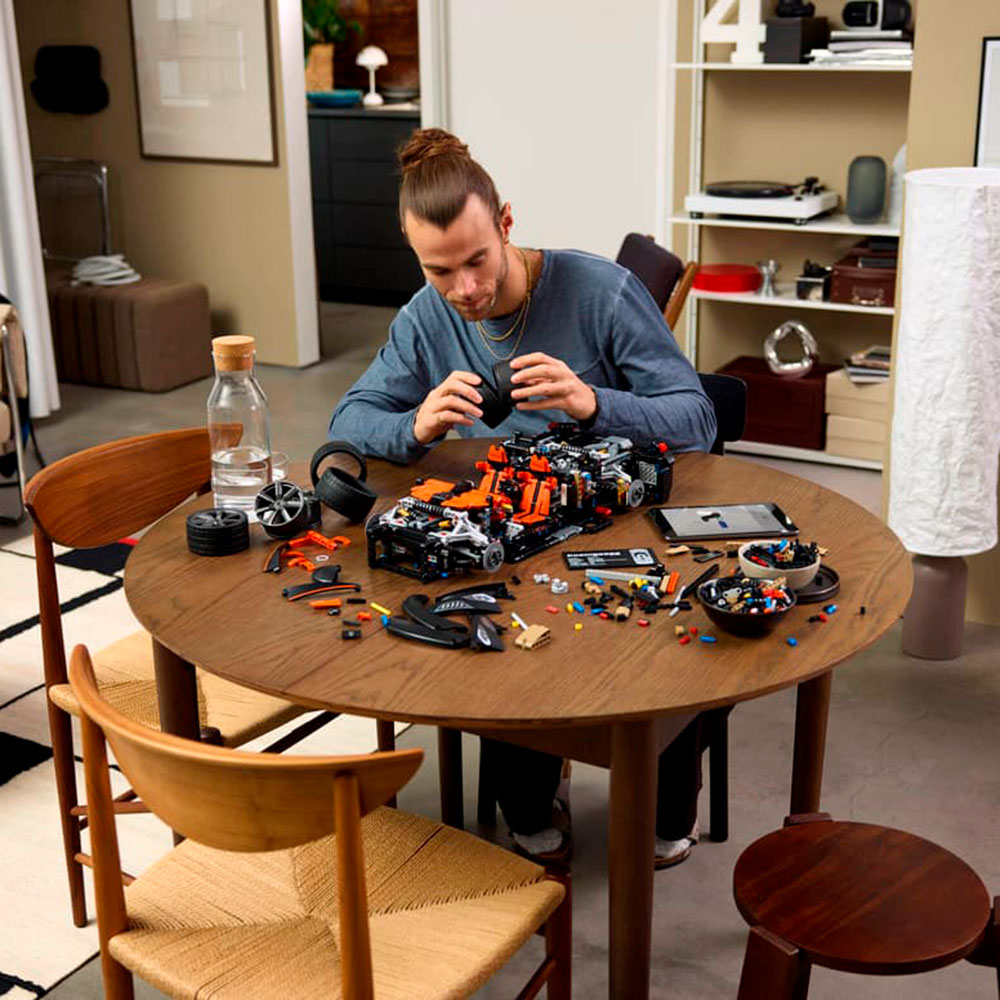 LEGO Technic Megacar Koenigsegg Sadair’s Spear: Auto Deportivo de Construcción con 4104 Piezas - Edad 18+