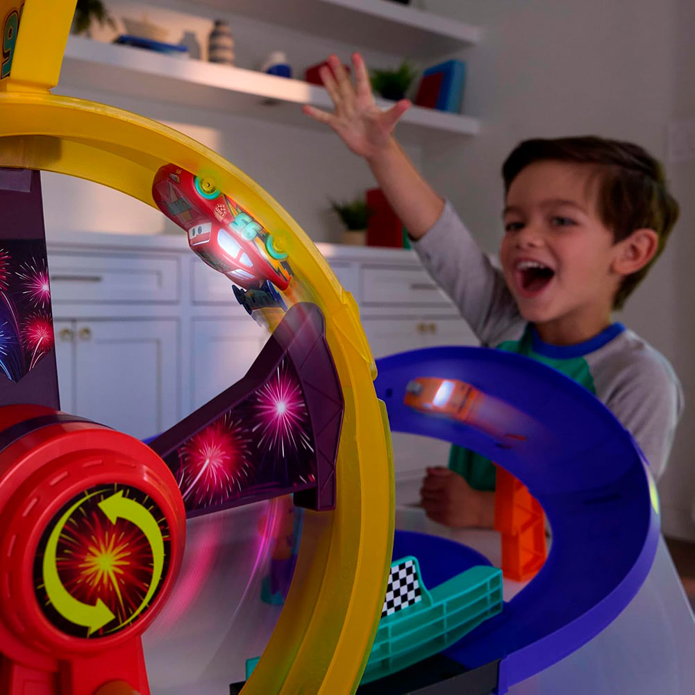 Mattel Cars Pista de Celebración Lightning McQueen, vehículos de juguete
