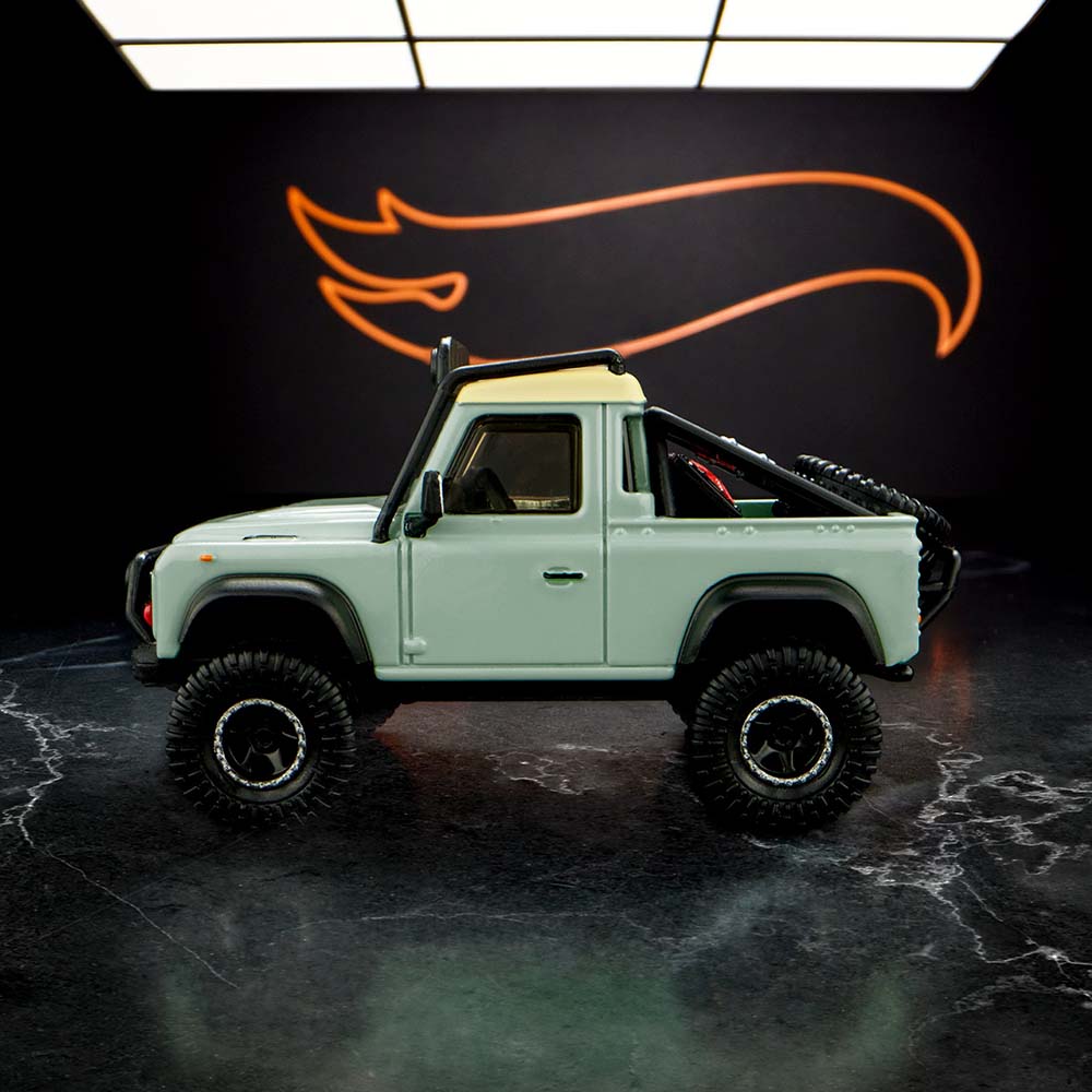 Hot Wheels Elite 64 Series Land Rover Defender 90 Pickup HGW12, autos de juguete
