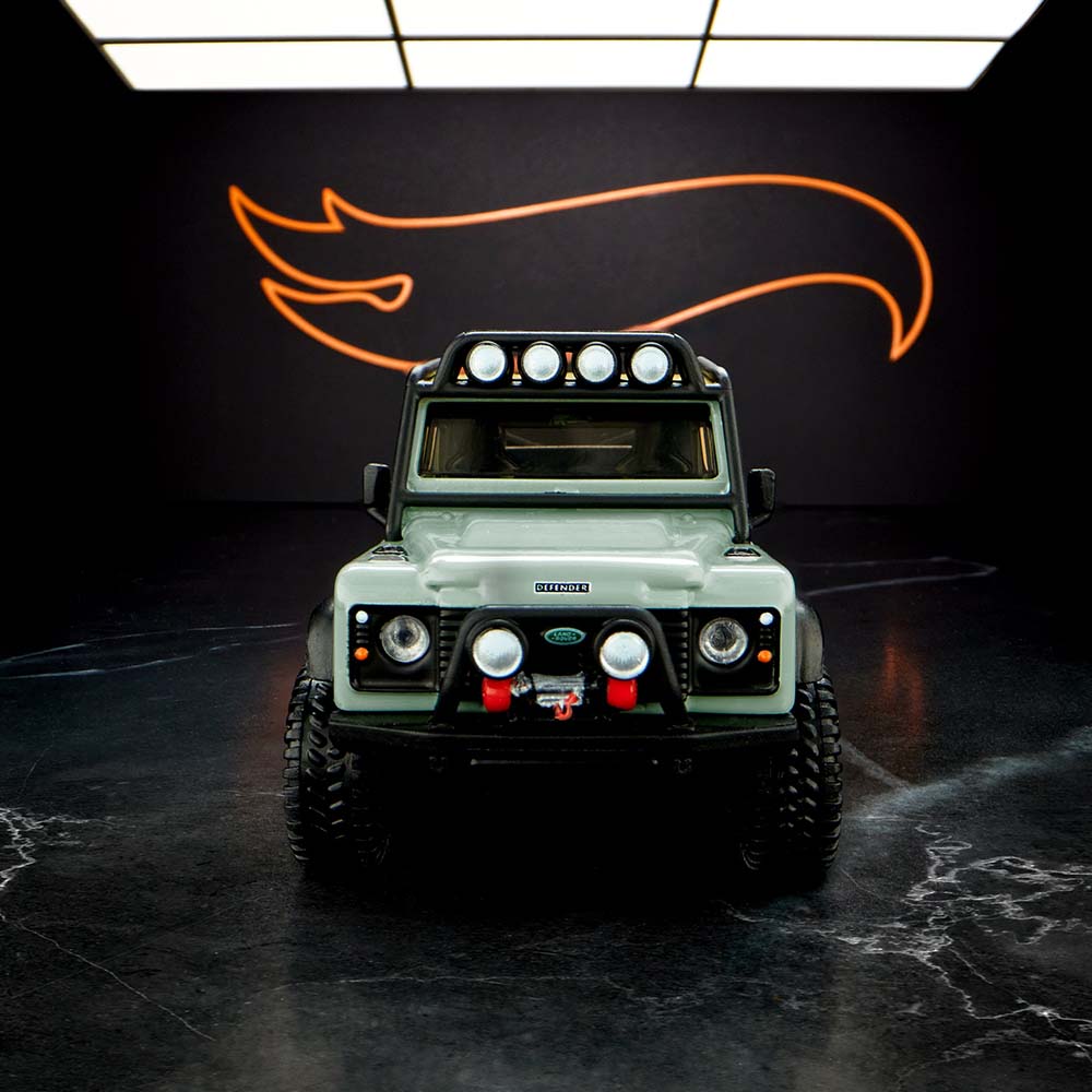 Hot Wheels Elite 64 Series Land Rover Defender 90 Pickup HGW12, autos de juguete