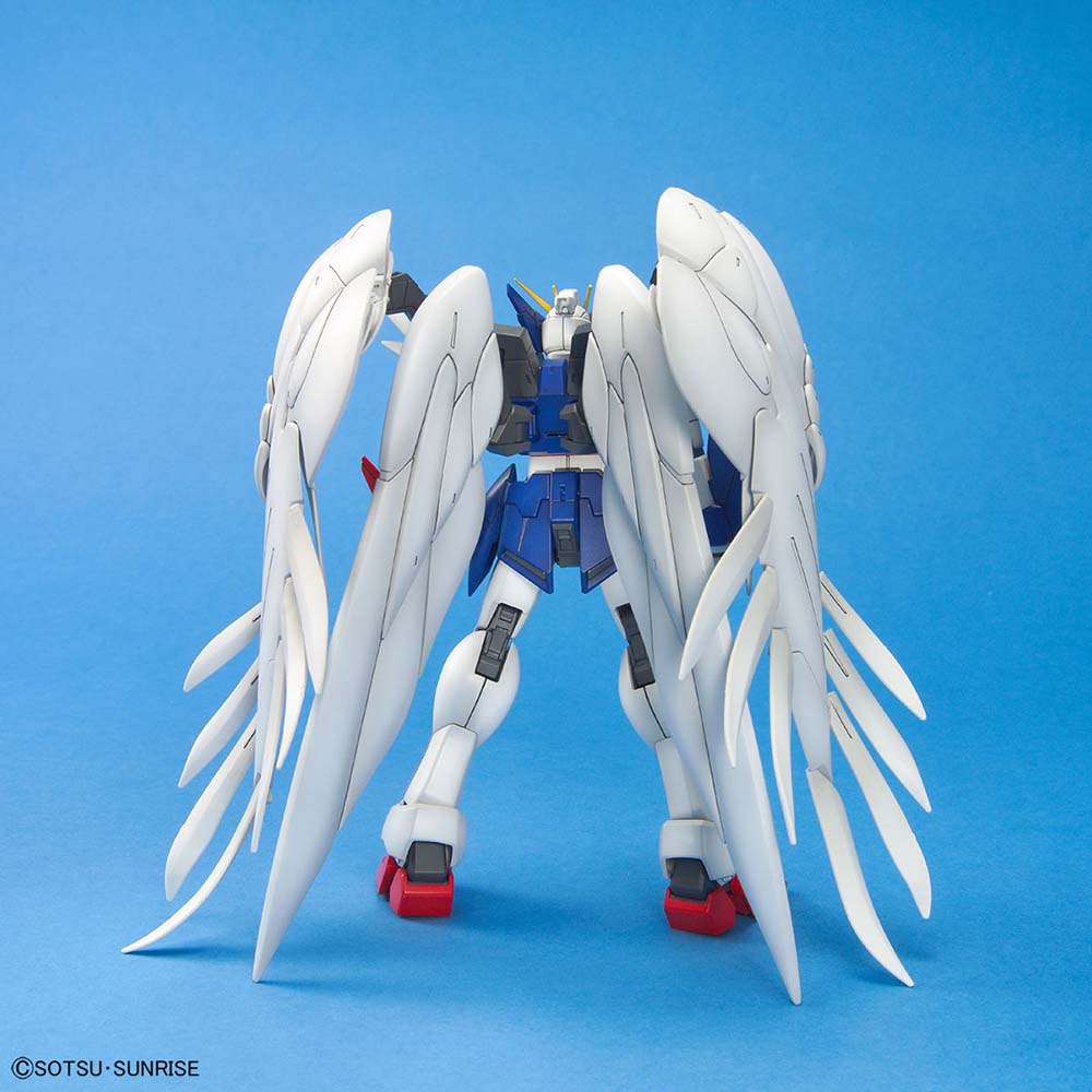 Bandai Hobby Wing Gundam Zero Version EW 1/100 – Master Grade Model Kit, modelos para armar