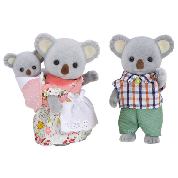 Sylvanian Families Familia Koala: Set de 3 Figuras con Arnés Porta bebé - Edad 3+