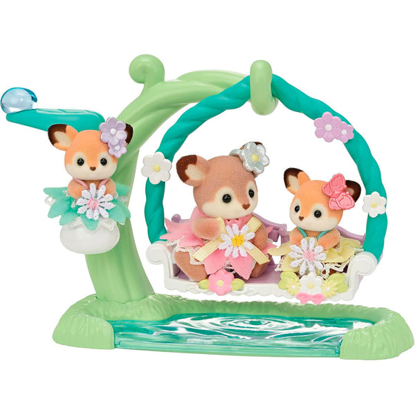Sylvanian Families Baby con Columpio de Flores: Figura de Animal con Accesorio, Edad 3+