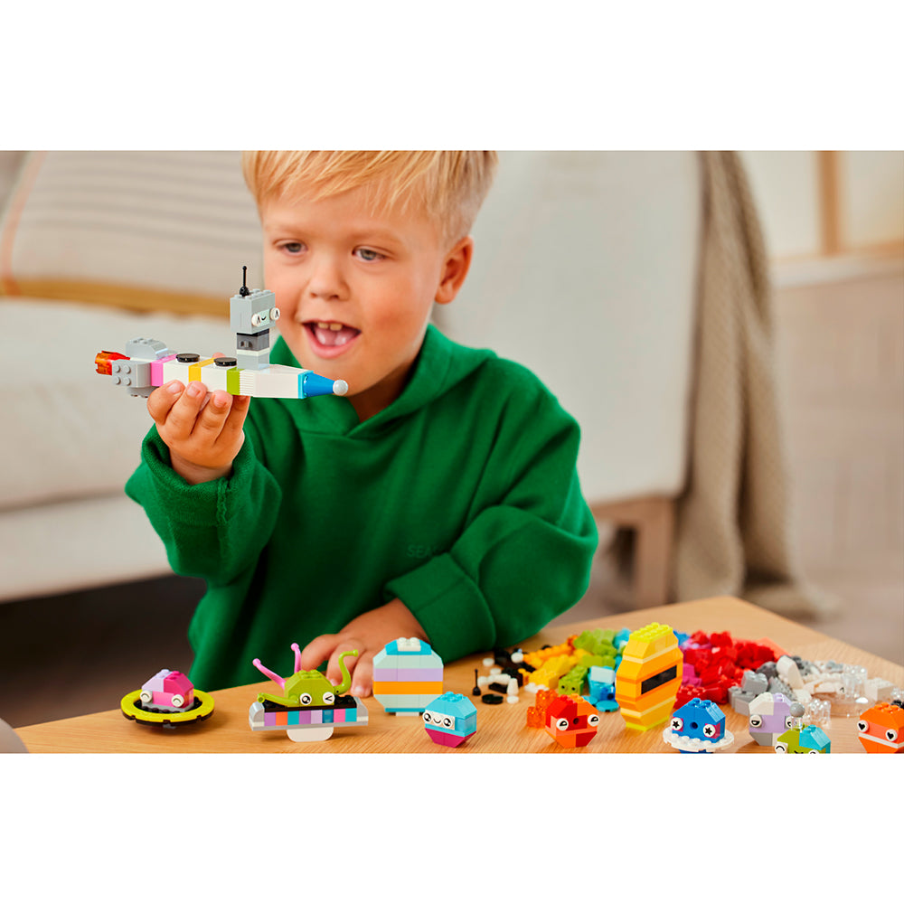 LEGO Classic Planetas Espaciales Creativos 11037: Set de construcción de 450 piezas - Edad 5+