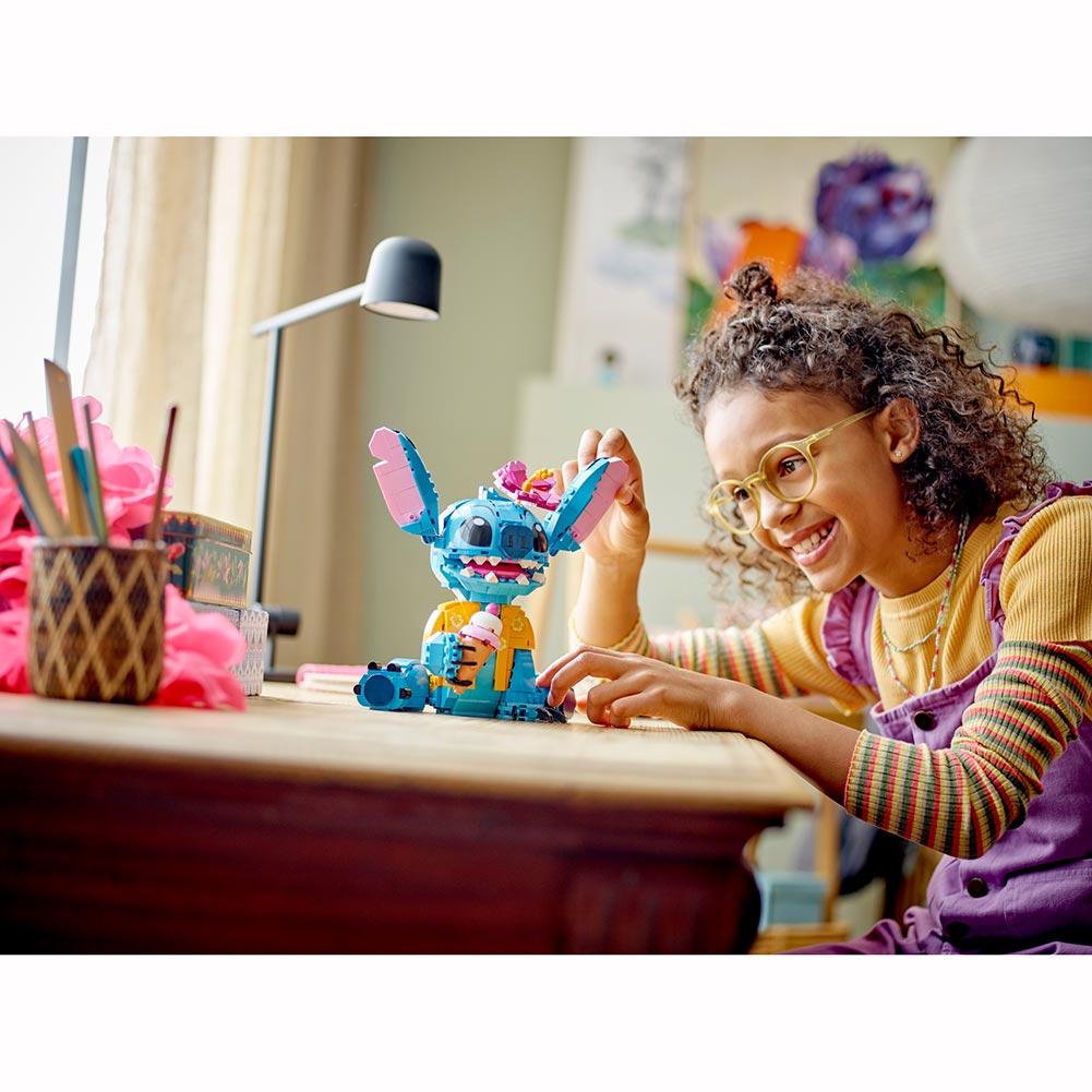 LEGO Disney Stitch 43249: Set de construcción de 730 piezas - Edad 9+