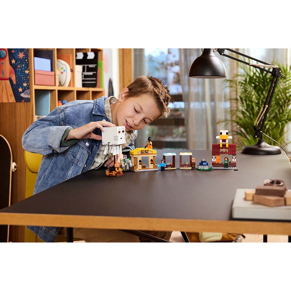 LEGO Minecraft El Ataque a la Aldea del Globo de Ghast 21273: Set de construcción de 555 piezas - Edad 10+