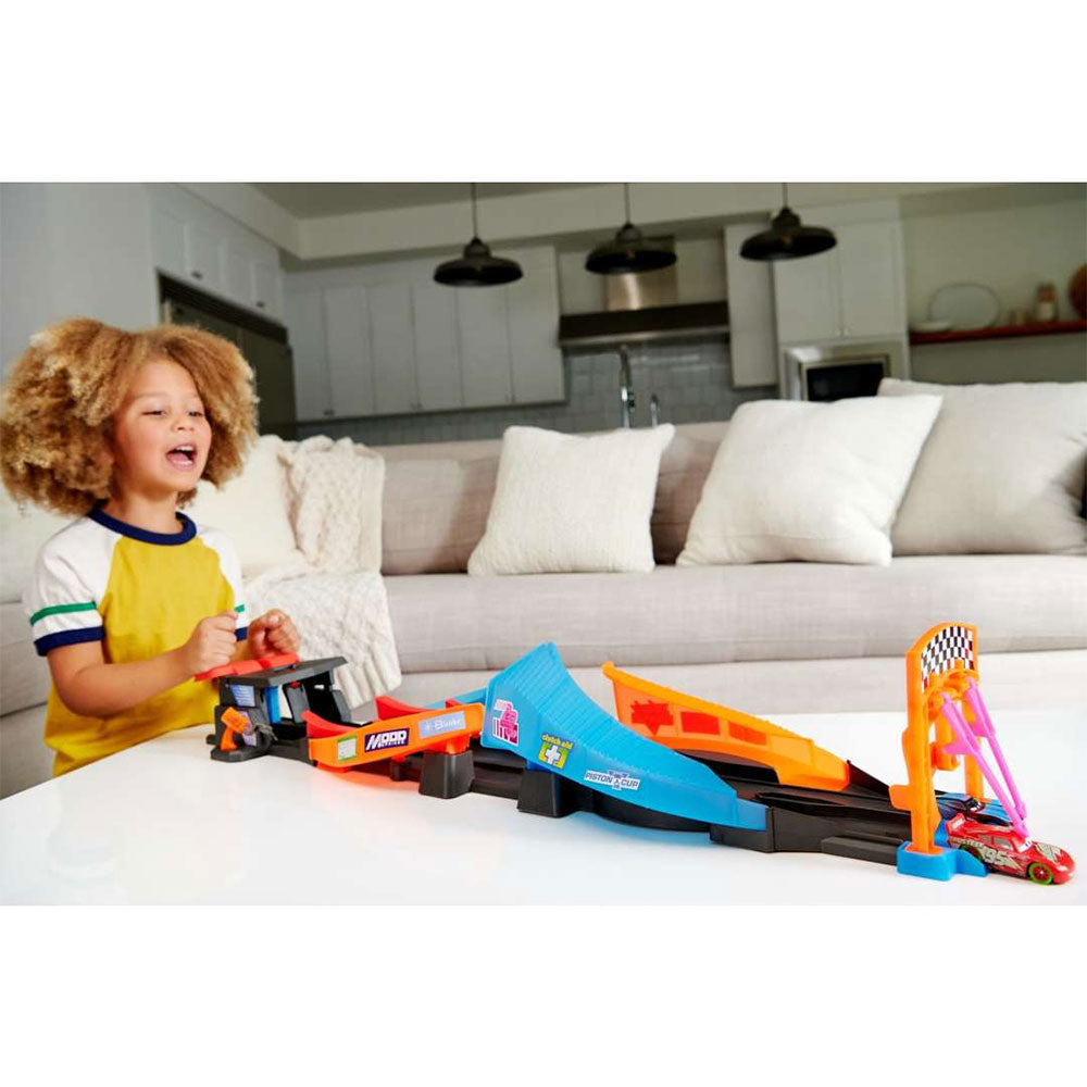 Disney Pixar Cars Playset Glow Racing HPD80: Pista y set de vehículos - Edad 4+