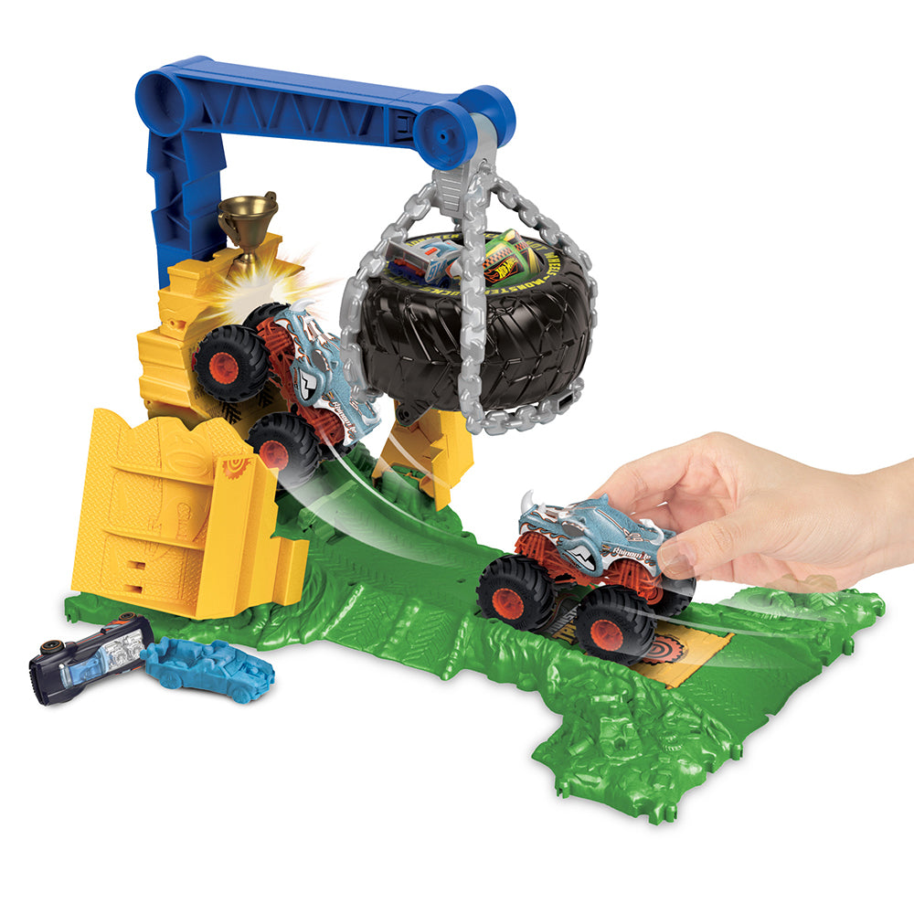 Hot Wheels Monster Trucks Reto en la Selva HTP18: Pista y set de vehículos - Edad 4+