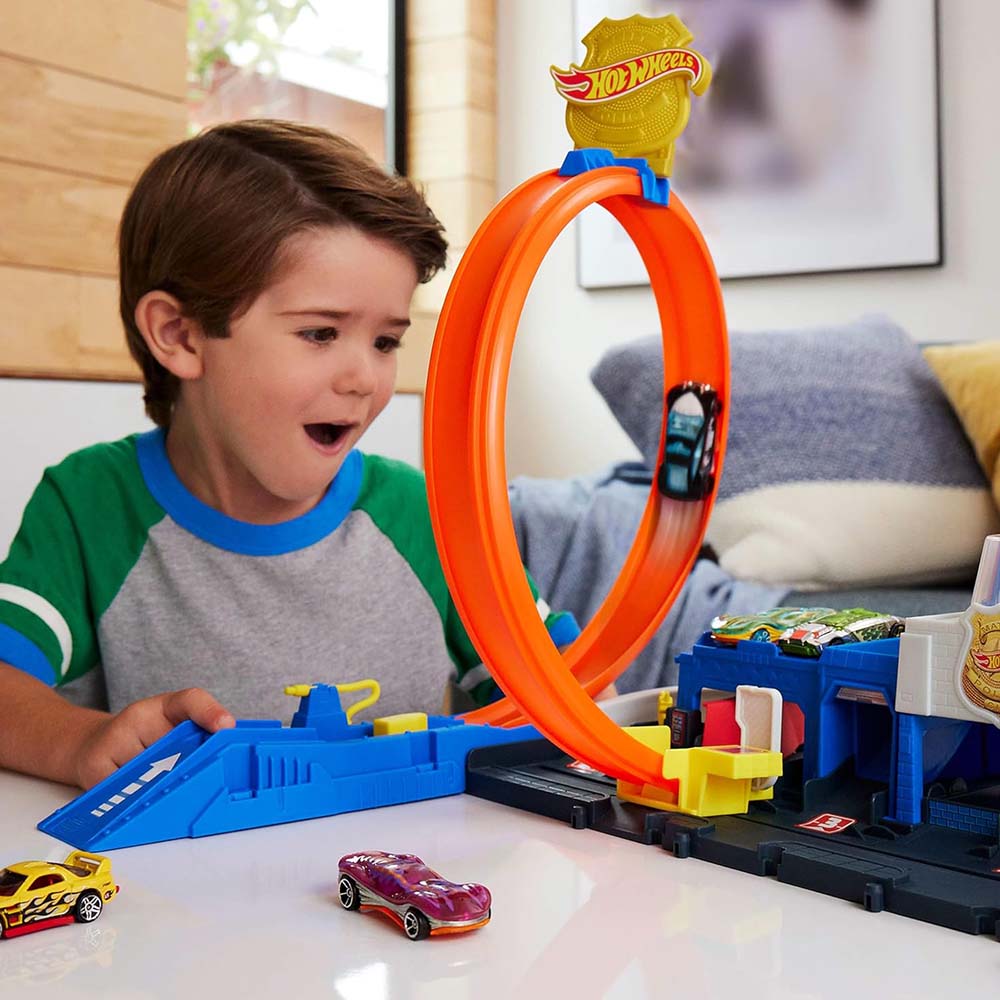 Hot Wheels City Pista de Juguete Súper Estación de Policía JBM71 - Edad 3+