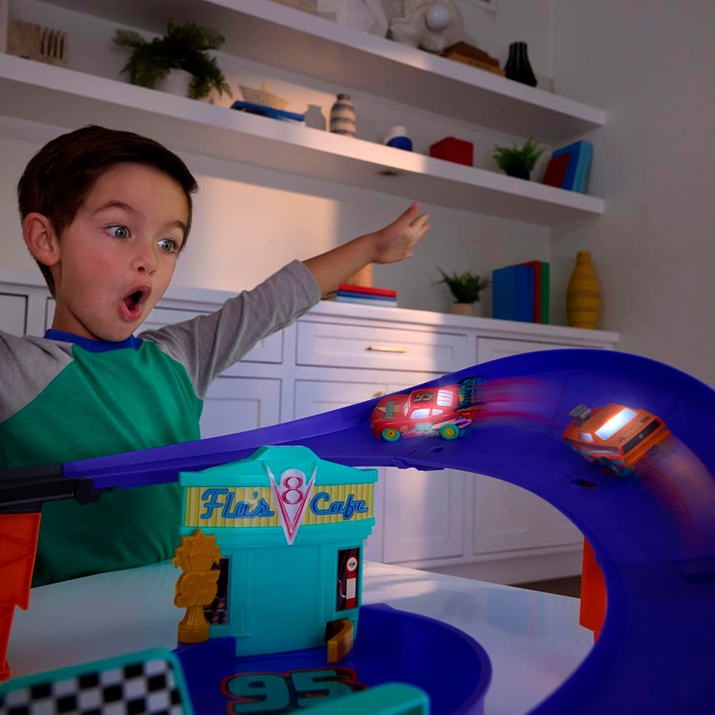 Mattel Cars Pista de Celebración Lightning McQueen, vehículos de juguete