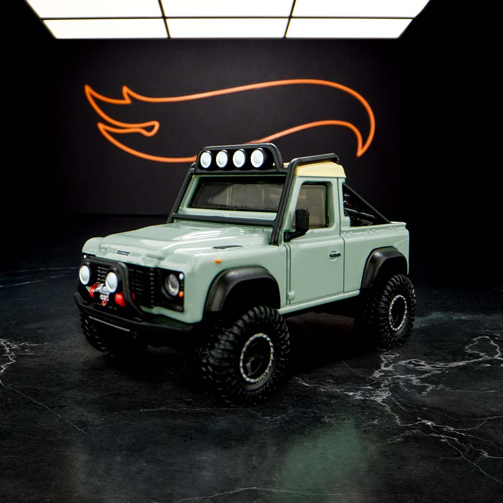 Hot Wheels Elite 64 Series Land Rover Defender 90 Pickup HGW12, autos de juguete