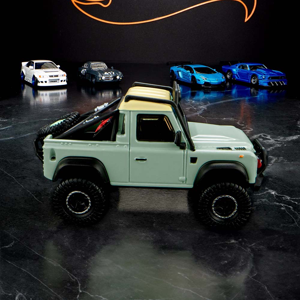 Hot Wheels Elite 64 Series Land Rover Defender 90 Pickup HGW12, autos de juguete