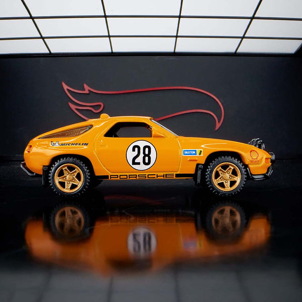 Hot Wheels Elite 64 Porsche 928 Safari HNJ58