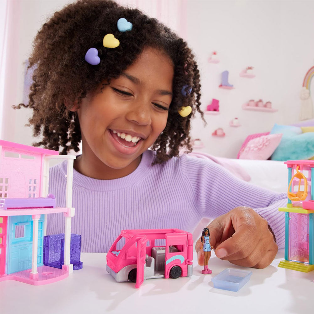Barbie Mini Barbieland Muñeca y Camper HYF38: Set de juego - Edad 3+