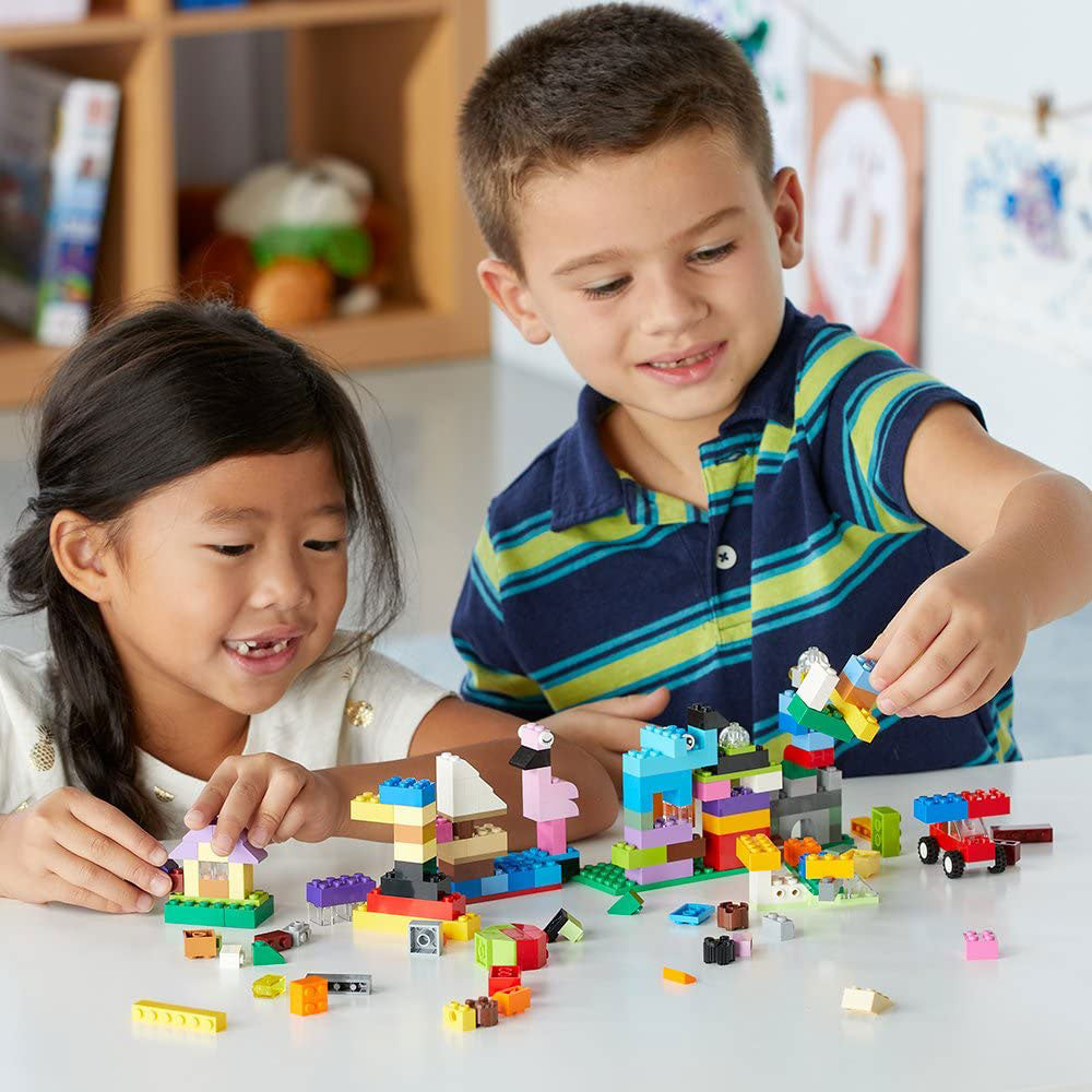 LEGO Maletín Creativo 10713: Set de construcción de 213 piezas - Edad 4+
