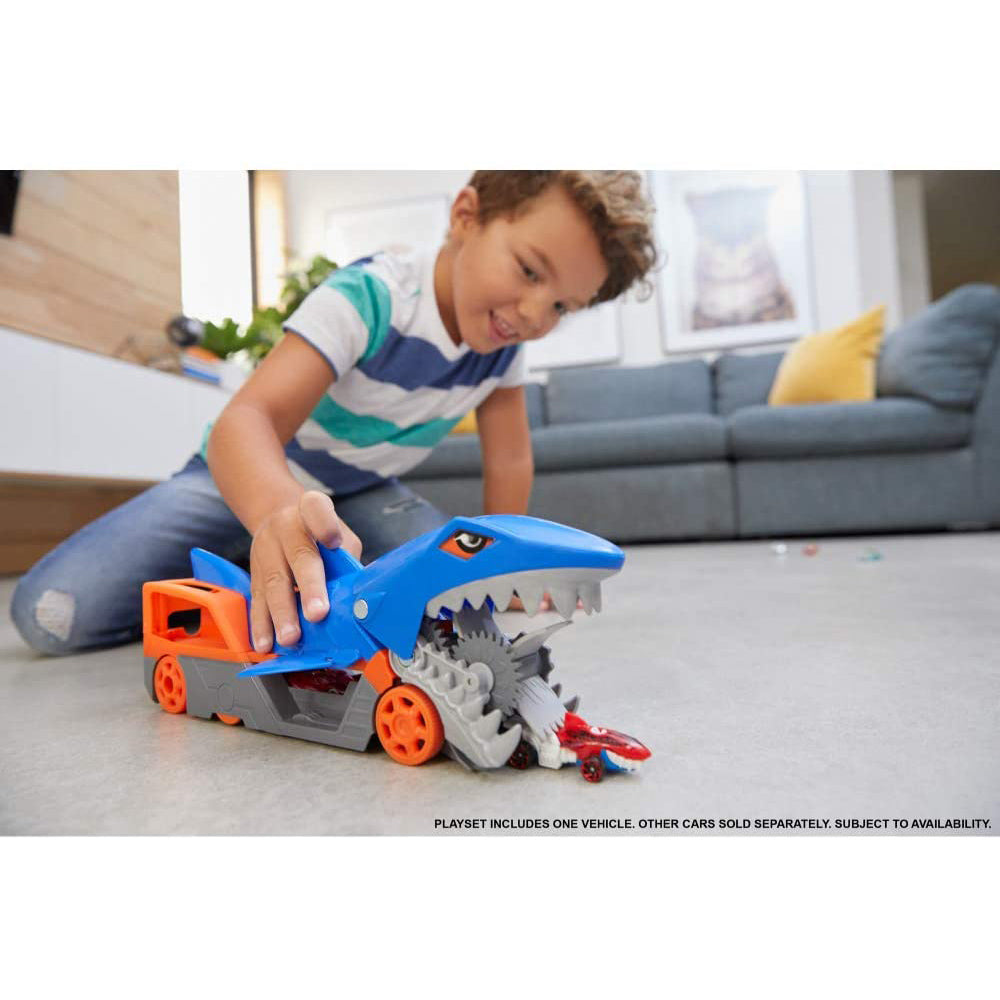 Hot Wheels Remolque Tiburón GVG36: Pista y set de vehículos - Edad 4+