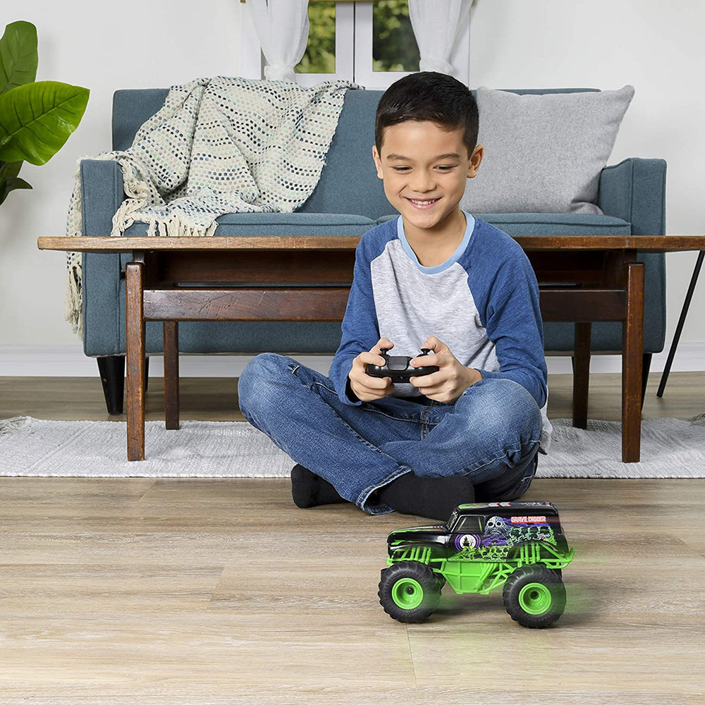 Monster Jam RC 1:24 Grave Digger 6044955 - Edad 4+
